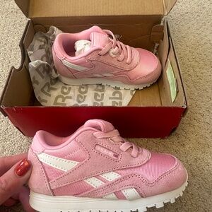Toddler girls Reebok tennis shoes